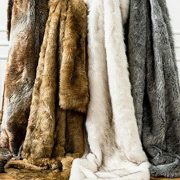 Koslund™ Fluffy pledd i kunstpels med forsterkede kanter