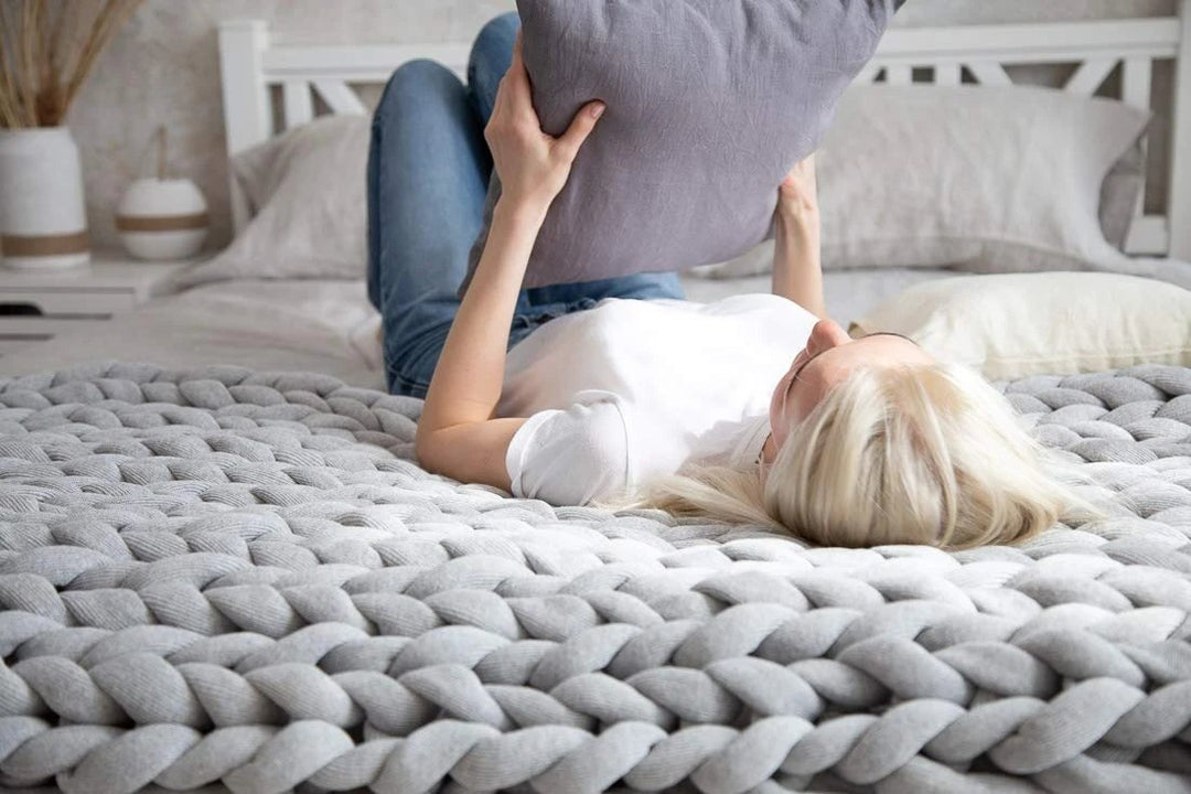 Koslund™ Grovstrikket pledd i myk mikrofiber, tolv farger