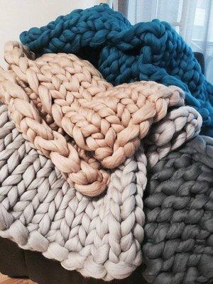 Koslund™ Grovstrikket pledd i myk mikrofiber, tolv farger