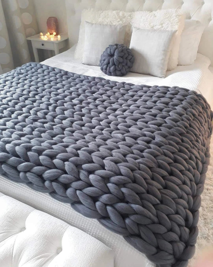 Koslund™ Grovstrikket pledd i myk mikrofiber, tolv farger