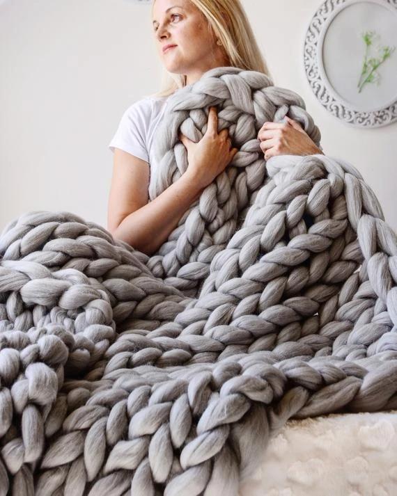 Koslund™ Grovstrikket pledd i myk mikrofiber, tolv farger