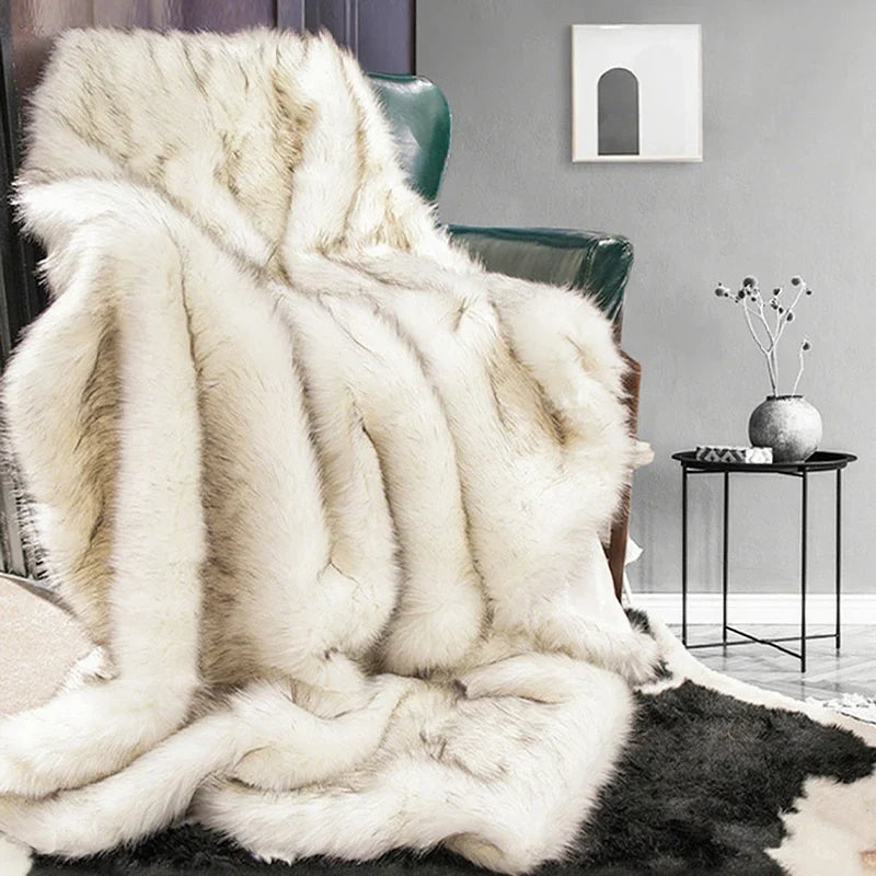Koslund™ Fluffy pledd i kunstpels med forsterkede kanter