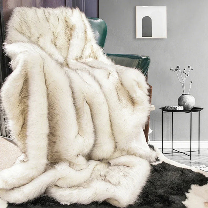 Koslund™ Fluffy pledd i kunstpels med forsterkede kanter