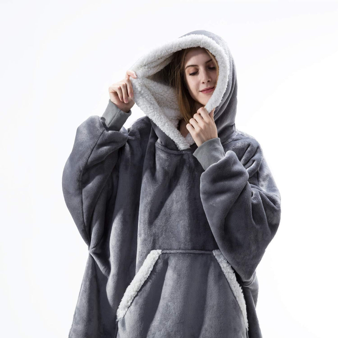 Pleddhettegenser i fleece med stor hette og lommer