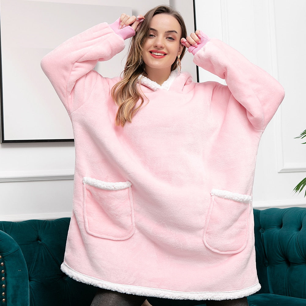 Pleddhettegenser i fleece med stor hette og lommer