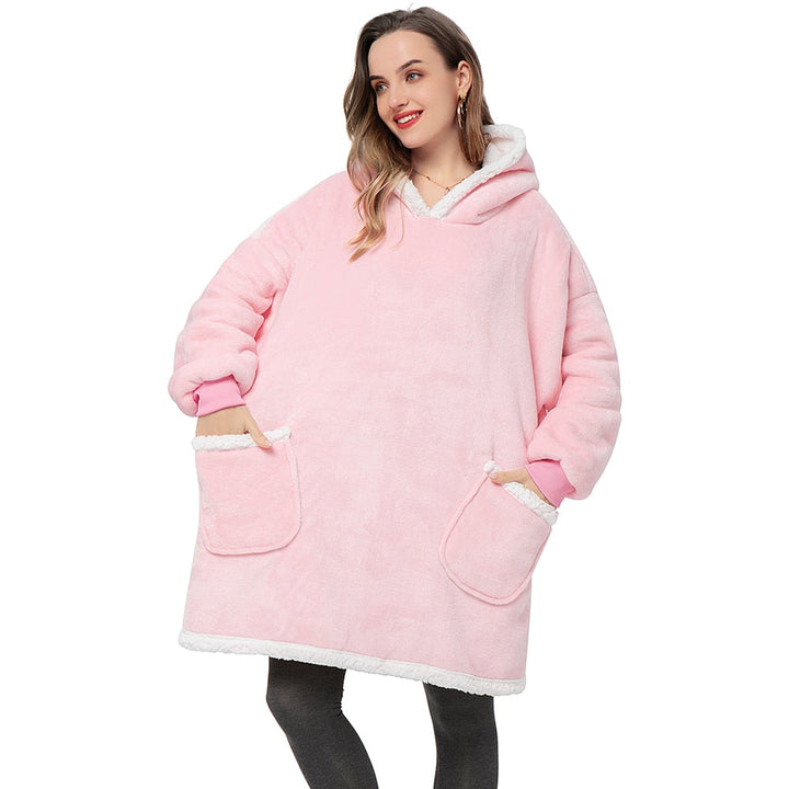Pleddhettegenser i fleece med stor hette og lommer