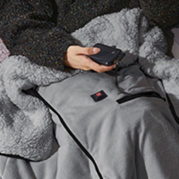 Koslund™ Varmeteppe for damer med hette og sidelommer