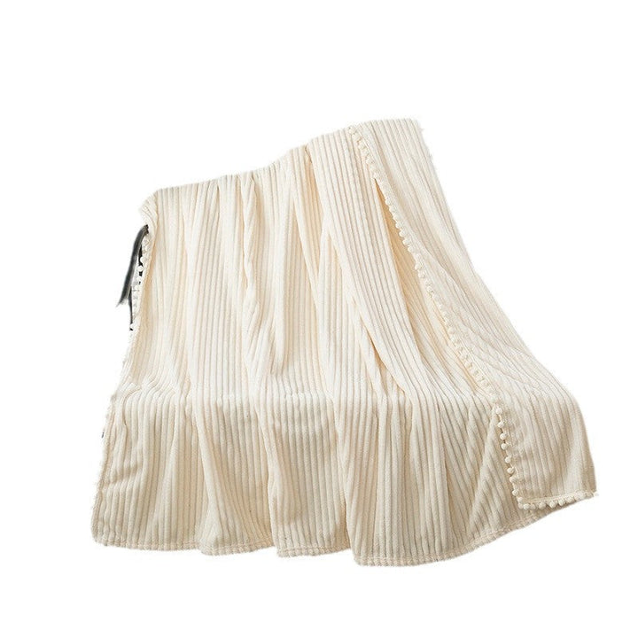 Ribbet plysjpledd med fløyelsmyk overflate og moderne stil