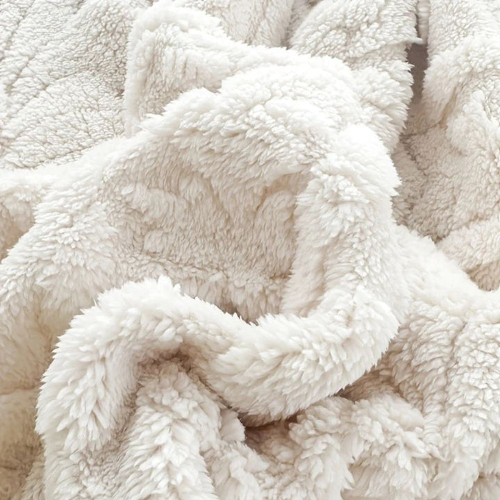 Koslund™ Fleecepledd i jacquard med geometrisk struktur i fire størrelser