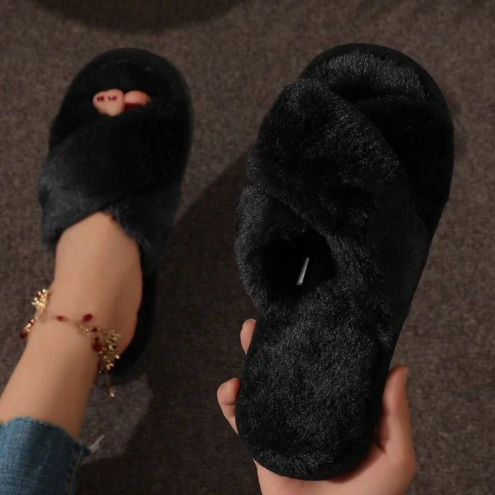 Koslund™ Fluffy tøfler for dame med kryssbånd og sklisikker såle