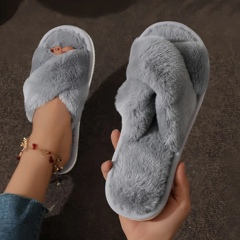 Koslund™ Fluffy tøfler for dame med kryssbånd og sklisikker såle