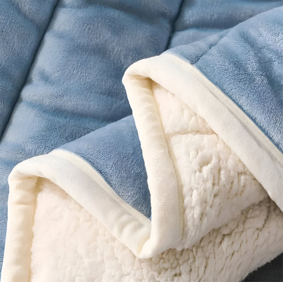 Luftig fleeceteppe, supermykt og varmt til sofaen og sengen