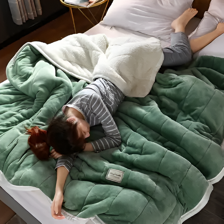 Luftig fleeceteppe, supermykt og varmt til sofaen og sengen