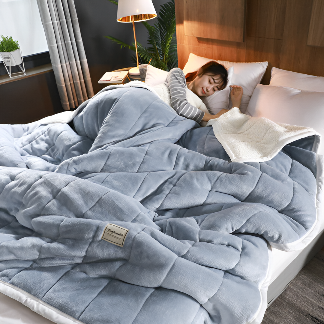 Luftig fleeceteppe, supermykt og varmt til sofaen og sengen