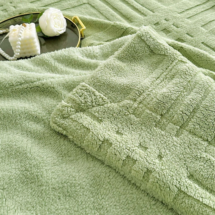 Koslund™ Strikket teppe med preget rutemønster i dobbel myk mikrofiber