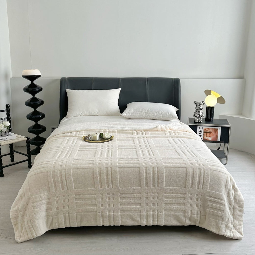 Koslund™ Strikket teppe med preget rutemønster i dobbel myk mikrofiber