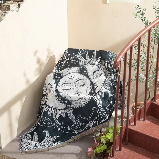 Vevd pledd med abstrakt motiv, jacquard til sofa og vegg