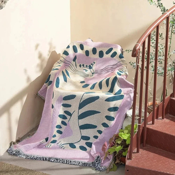Vevd pledd med abstrakt motiv, jacquard til sofa og vegg