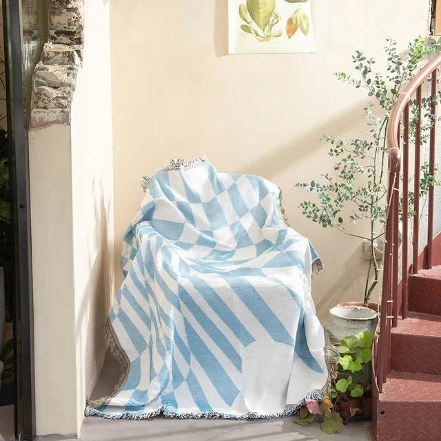 Vevd pledd med abstrakt motiv, jacquard til sofa og vegg