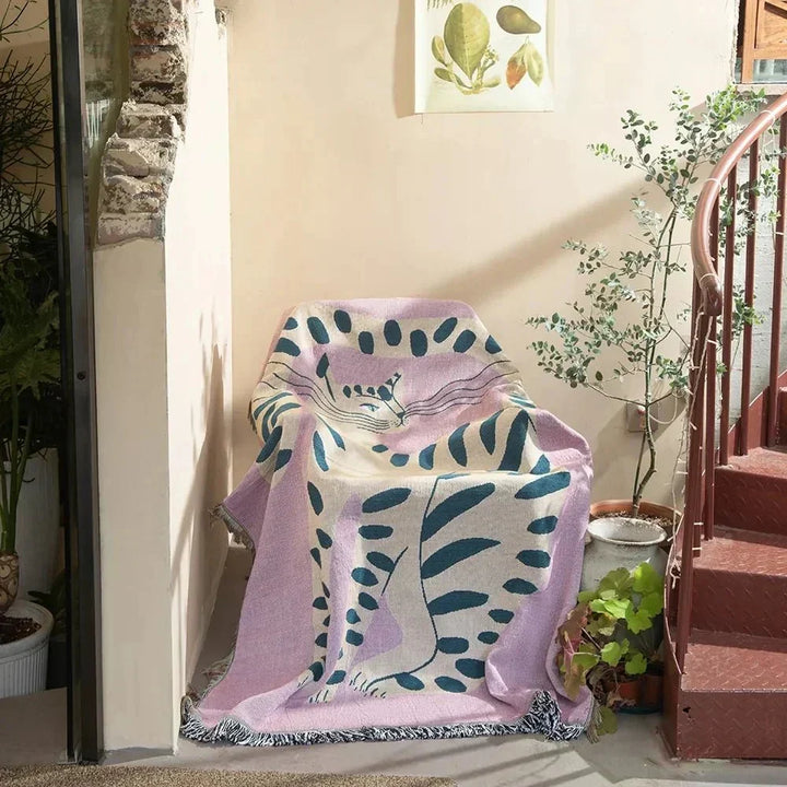 Vevd pledd med abstrakt motiv, jacquard til sofa og vegg