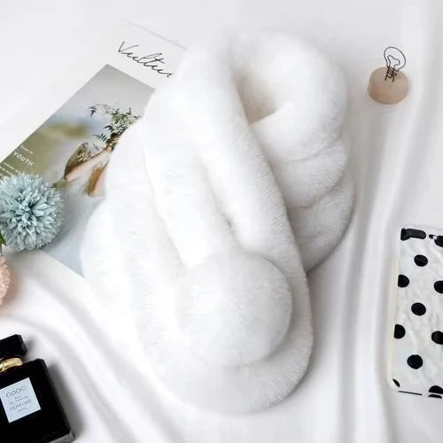 Myk loop-skjerf i faux fur – varm og elegant på kalde dager