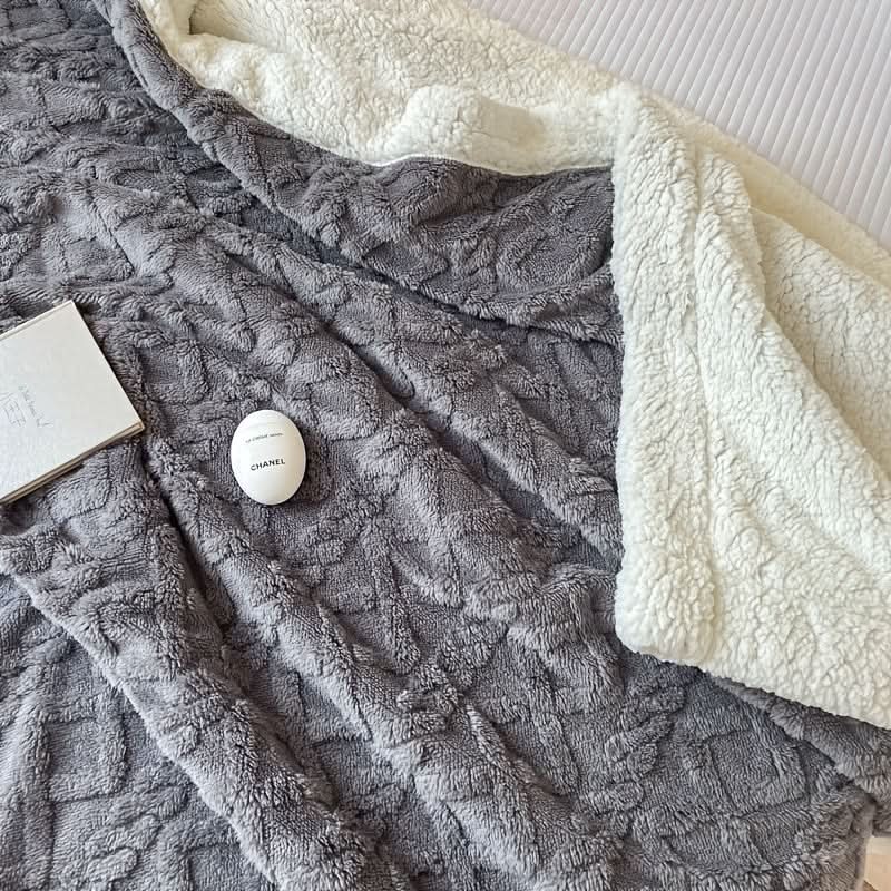 Mykt pledd til seng, sofa og reise – i ni farger