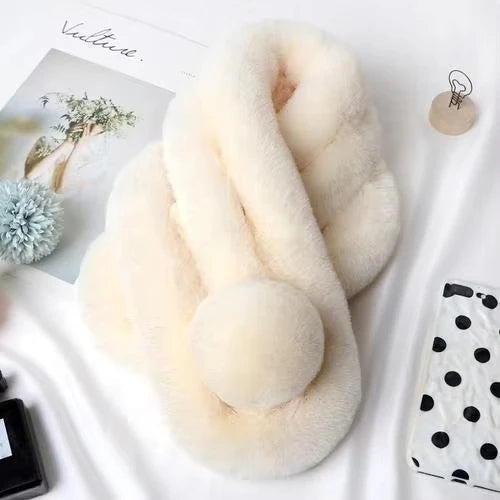Myk loop-skjerf i faux fur – varm og elegant på kalde dager