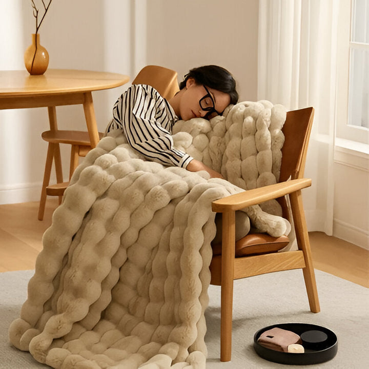 Myk plysjpledd for alle årstider med elegant design