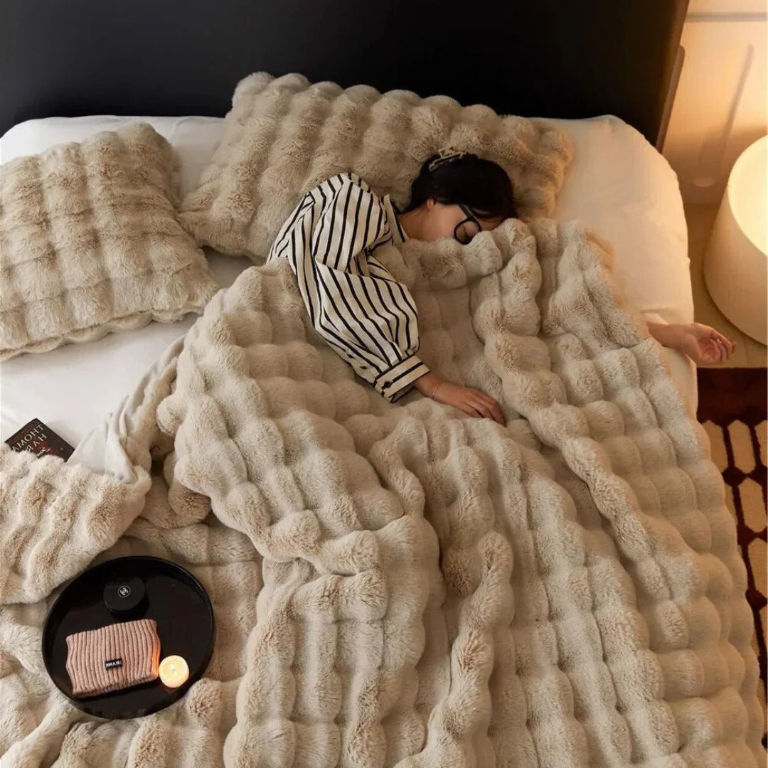 Myk plysjpledd for alle årstider med elegant design