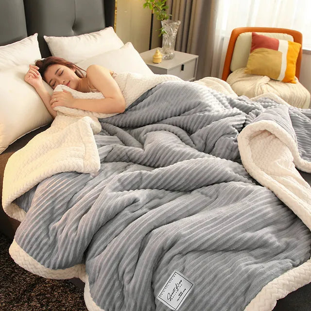 Mykt vinterpledd i fleece – ensfarget og stripete