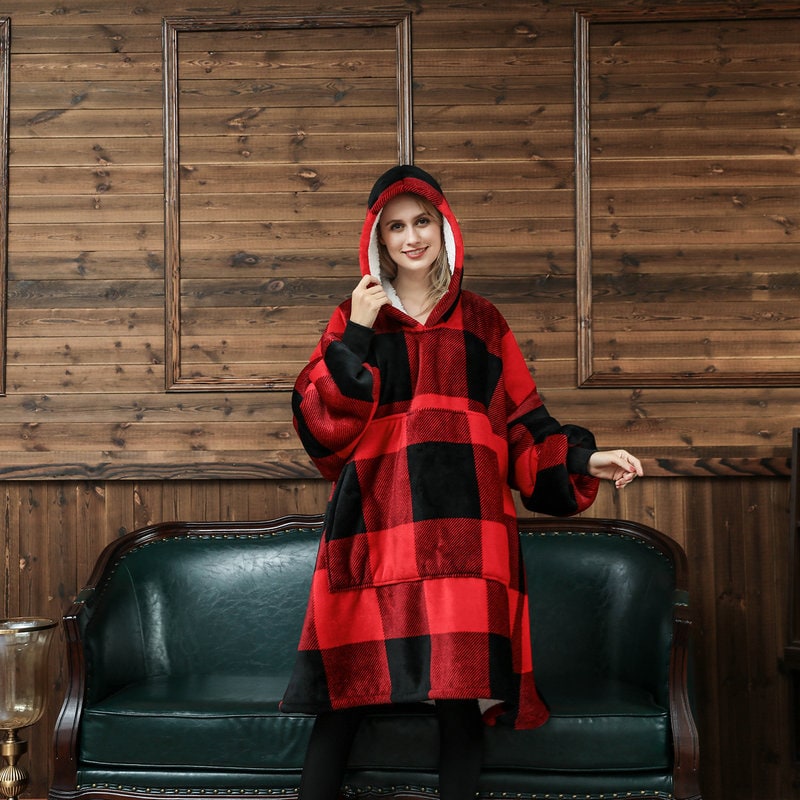 Oversized fleecehettegenser med sherpafôr og kengurulomme